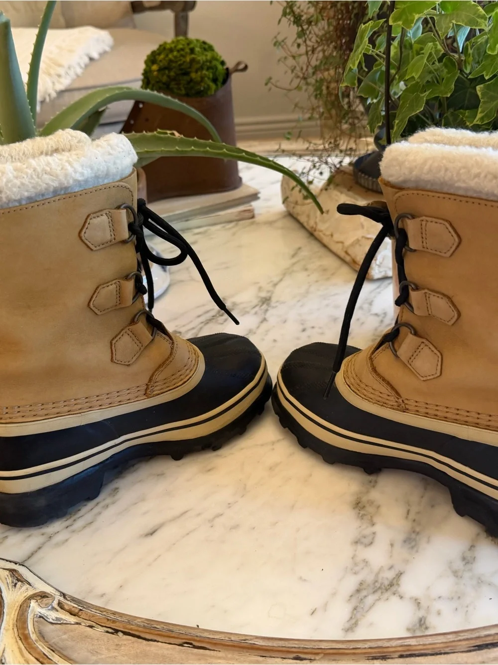 Sorel Kids Caribou Tan and Black Lace-Up Snow Boots size 2